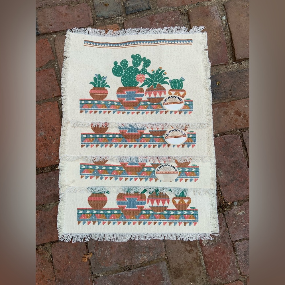 NWT cotton/polyester cacti placemats.